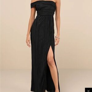 Black Plisse One-Shoulder Maxi Dress